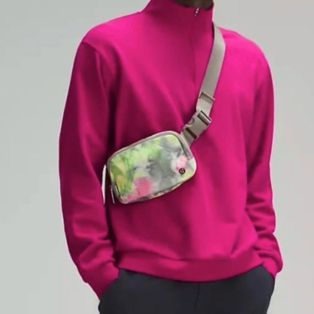 💫HP‼️💫 NWT LULULEMON Everywhere Belt Bag in Hyper Dye/Multi Rover, One Size